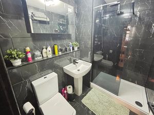 En-suite- click for photo gallery